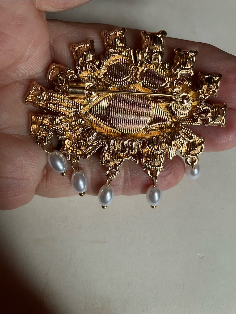 New Gold-Tone Orange Red Statement eye Brooch with Crystal & Pearl Drops - Picture 6 of 8